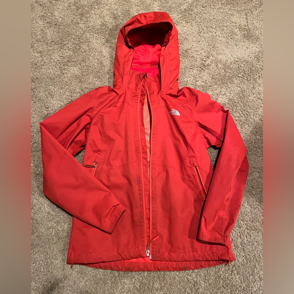 The North Face women’s red raincoat size medium dryvent - Picture 2 of 10